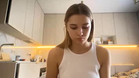 Snapshot of louannkorth chatting on June 9, 2026, 6:25 am Bella online show from June 9, 2026, 6:25 am