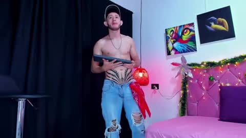Snapshot of louis_bcasta1 chatting on December 19, 2024, 11:07 am OF louis bcasta1 online show from December 19, 2024, 11:07 am