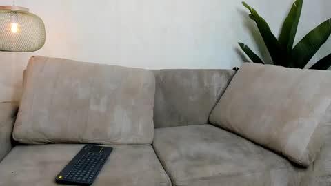 Louis online show from March 12, 2025, 11:44 pm