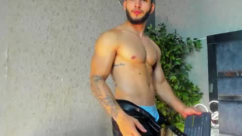 Louis online show from November 18, 2025, 10:25 pm