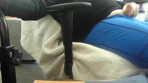 loumtl3 online show from February 28, 2025, 3:48 pm