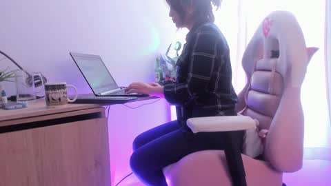 Lourrein Stoun   Independiente online show from December 6, 2024, 5:55 pm