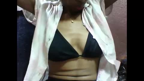 lovaelisa online show from November 18, 2025, 2:39 am