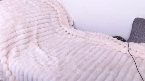 love bella  online show from March 5, 2026, 12:06 am