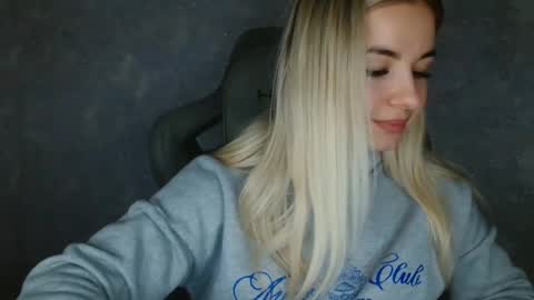 Megane online show from March 4, 2025, 5:56 pm