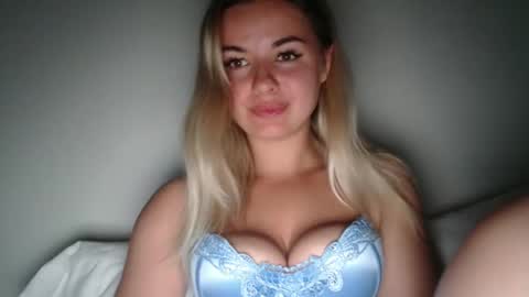 Megane online show from October 11, 2025, 8:51 pm