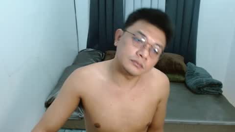 Snapshot of love_hottieh chatting on April 14, 2026, 8:09 am love_hottieh online show from April 14, 2026, 8:09 am