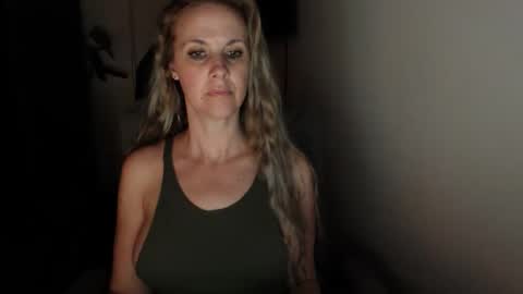 LoVe On  online show from November 27, 2025, 12:29 pm