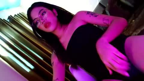 Seren online show from November 13, 2025, 5:28 am