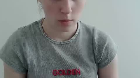 Vivian online show from November 14, 2025, 11:42 am