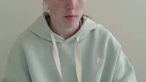 Vivian online show from November 19, 2025, 1:44 pm