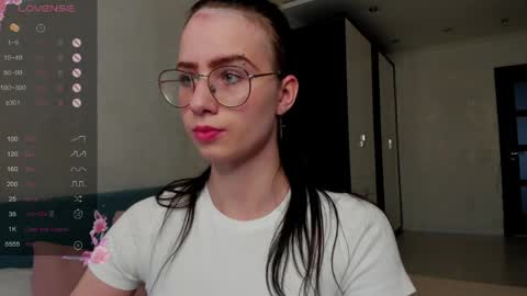 Elisabette online show from March 30, 2026, 8:04 am