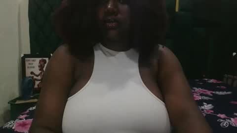 Snapshot of lovecumsluttie chatting on October 31, 2025, 11:39 pm mila online show from October 31, 2025, 11:39 pm