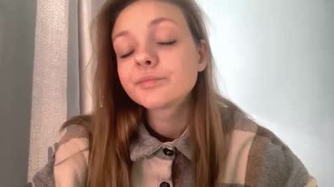 Ella online show from October 23, 2025, 6:56 am