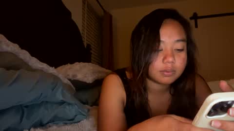 Snapshot of lovellly_ chatting on February 24, 2025, 3:02 am Love online show from February 24, 2025, 3:02 am