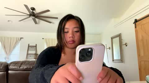 Snapshot of lovellly_ chatting on March 12, 2025, 10:07 pm Love online show from March 12, 2025, 10:07 pm