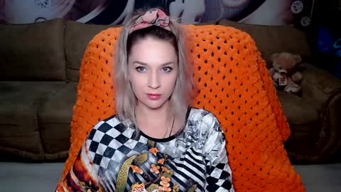 Snapshot of lovellymalina chatting on December 14, 2024, 5:03 pm private open online show from December 14, 2024, 5:03 pm