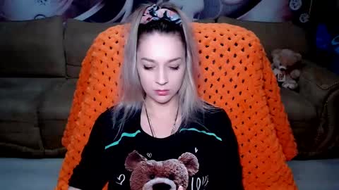 Snapshot of lovellymalina chatting on December 18, 2024, 2:49 pm private open online show from December 18, 2024, 2:49 pm