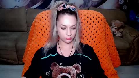 Snapshot of lovellymalina chatting on December 18, 2024, 6:03 pm private open online show from December 18, 2024, 6:03 pm