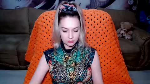 Snapshot of lovellymalina chatting on December 22, 2024, 12:16 pm private open online show from December 22, 2024, 12:16 pm