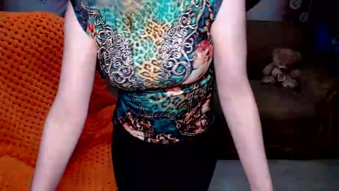 Snapshot of lovellymalina chatting on December 22, 2024, 3:22 pm private open online show from December 22, 2024, 3:22 pm