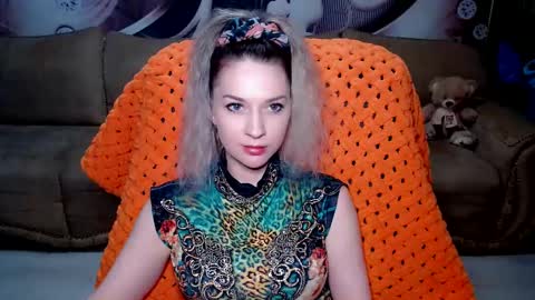 Snapshot of lovellymalina chatting on January 1, 2025, 12:22 pm private open online show from January 1, 2025, 12:22 pm