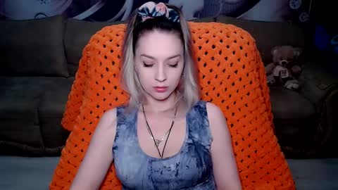 Snapshot of lovellymalina chatting on January 3, 2025, 4:59 pm private open online show from January 3, 2025, 4:59 pm