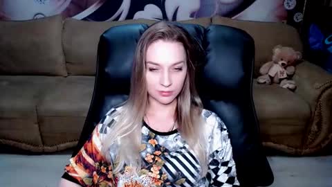 Snapshot of lovellymalina chatting on January 13, 2025, 5:12 pm private open online show from January 13, 2025, 5:12 pm