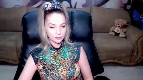 Snapshot of lovellymalina chatting on January 18, 2025, 4:42 pm private open online show from January 18, 2025, 4:42 pm