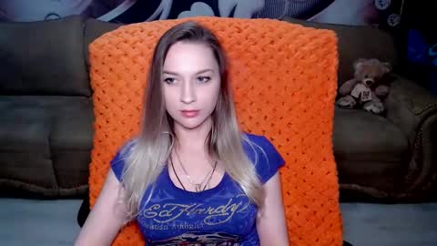 Snapshot of lovellymalina chatting on February 4, 2025, 6:17 pm private open online show from February 4, 2025, 6:17 pm