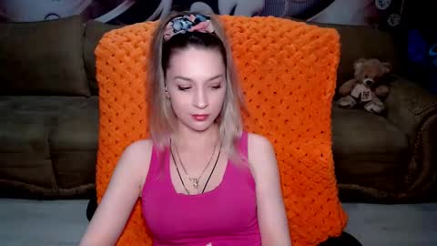 Snapshot of lovellymalina chatting on February 5, 2025, 4:36 pm private open online show from February 5, 2025, 4:36 pm