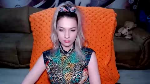 Snapshot of lovellymalina chatting on February 16, 2025, 5:37 pm private open online show from February 16, 2025, 5:37 pm