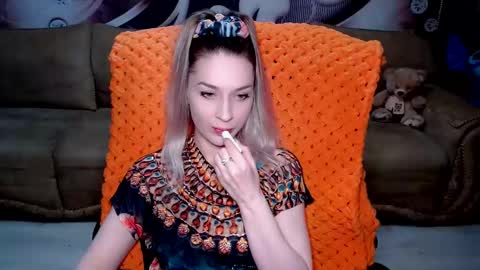 Snapshot of lovellymalina chatting on March 1, 2025, 4:44 pm private open online show from March 1, 2025, 4:44 pm