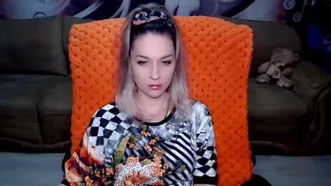 Snapshot of lovellymalina chatting on March 2, 2025, 11:39 am private open online show from March 2, 2025, 11:39 am