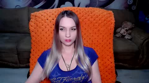Snapshot of lovellymalina chatting on March 3, 2025, 5:18 pm private open online show from March 3, 2025, 5:18 pm