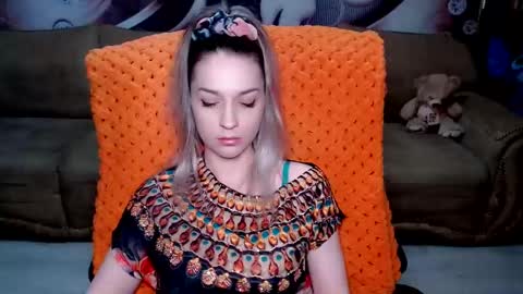 Snapshot of lovellymalina chatting on March 4, 2025, 10:13 am private open online show from March 4, 2025, 10:13 am