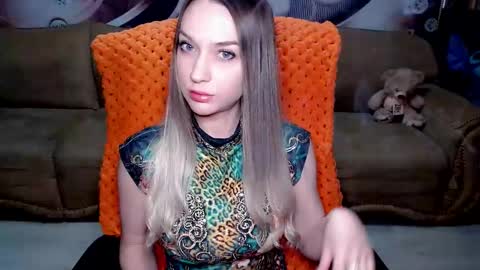 Snapshot of lovellymalina chatting on March 5, 2025, 10:11 am private open online show from March 5, 2025, 10:11 am