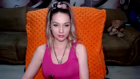 Snapshot of lovellymalina chatting on March 6, 2025, 12:09 pm private open online show from March 6, 2025, 12:09 pm