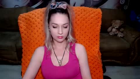 Snapshot of lovellymalina chatting on March 6, 2025, 6:37 pm private open online show from March 6, 2025, 6:37 pm