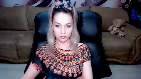 Snapshot of lovellymalina chatting on March 9, 2025, 9:13 am private open online show from March 9, 2025, 9:13 am