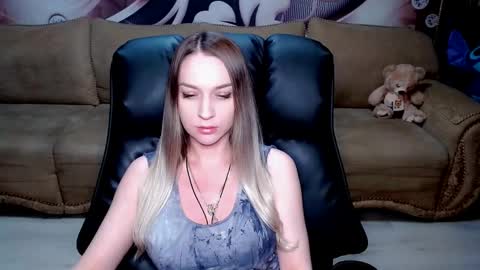 Snapshot of lovellymalina chatting on March 10, 2025, 4:35 pm private open online show from March 10, 2025, 4:35 pm