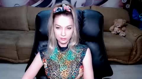 Snapshot of lovellymalina chatting on March 11, 2025, 4:18 pm private open online show from March 11, 2025, 4:18 pm