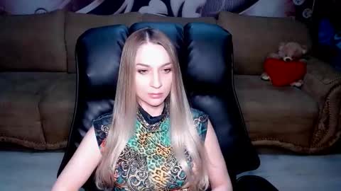 Snapshot of lovellymalina chatting on September 20, 2025, 3:35 pm private open online show from September 20, 2025, 3:35 pm