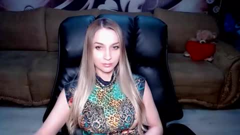 Snapshot of lovellymalina chatting on October 1, 2025, 2:23 pm private open online show from October 1, 2025, 2:23 pm