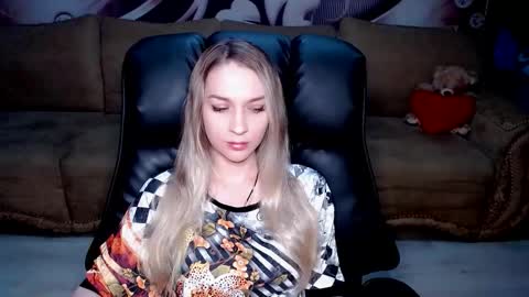 Snapshot of lovellymalina chatting on October 4, 2025, 3:21 pm private open online show from October 4, 2025, 3:21 pm