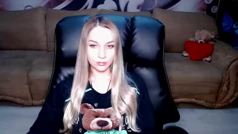 Snapshot of lovellymalina chatting on October 7, 2025, 5:10 pm private open online show from October 7, 2025, 5:10 pm