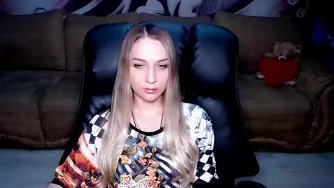 Snapshot of lovellymalina chatting on October 9, 2025, 2:26 pm private open online show from October 9, 2025, 2:26 pm