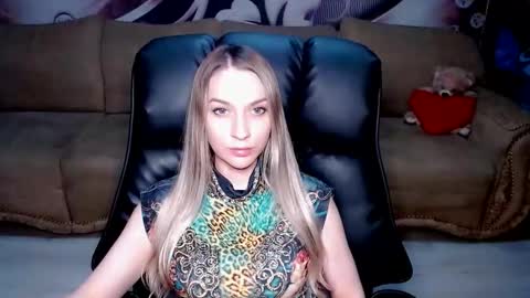 Snapshot of lovellymalina chatting on October 18, 2025, 5:14 pm private open online show from October 18, 2025, 5:14 pm