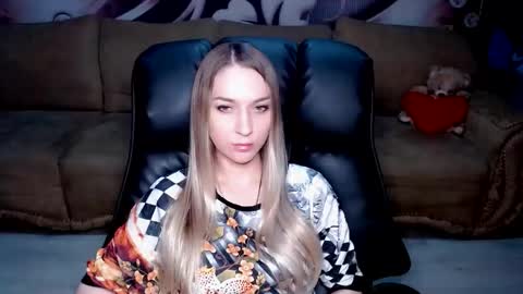 Snapshot of lovellymalina chatting on October 24, 2025, 1:51 pm private open online show from October 24, 2025, 1:51 pm