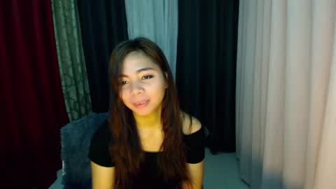Snapshot of lovely_cummerx chatting on December 18, 2024, 12:54 am JAM online show from December 18, 2024, 12:54 am